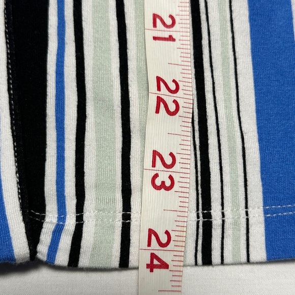 Liz Claiborne White, Blue, and Green Short Sleeve Blouse. Size Small - Picture 6 of 6